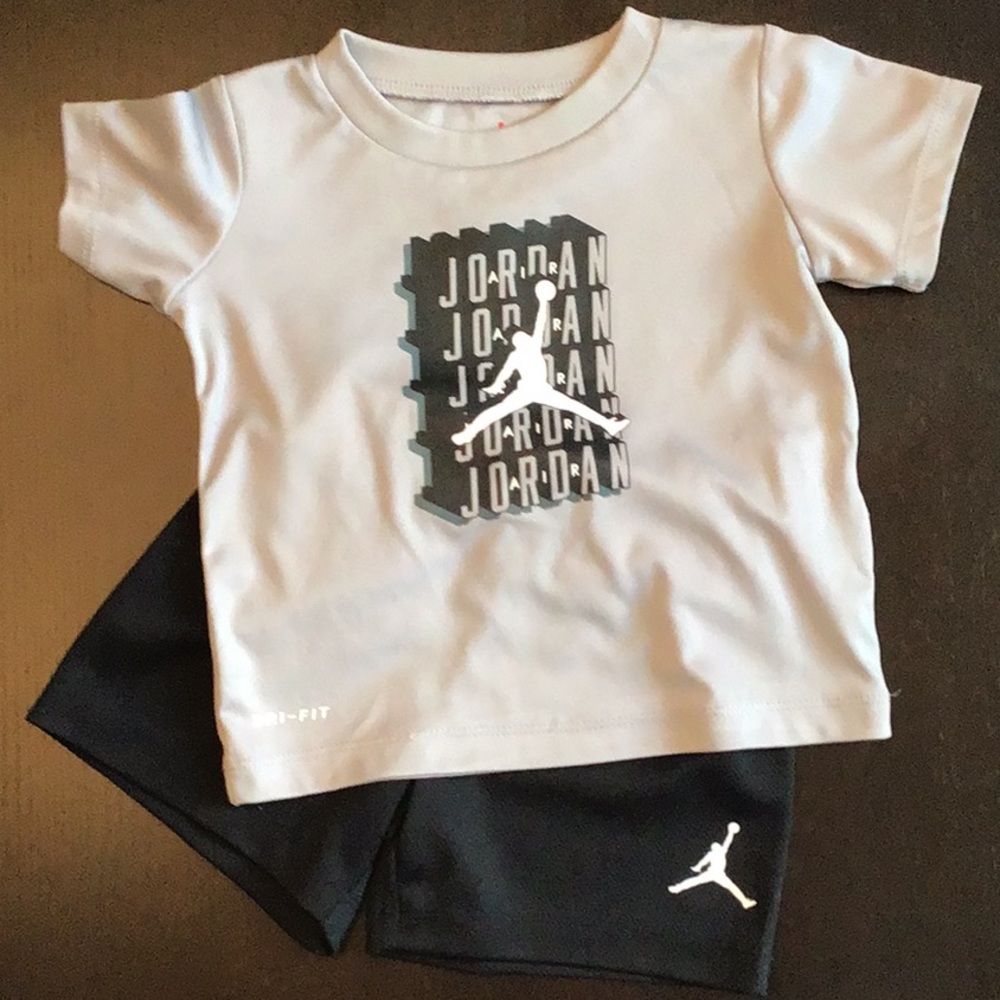 Jordan Baby boys Dry-Fit Tee and Shorts - 18mths